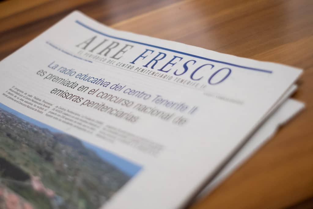‘Aire Fresco’ es el primer periódico penitenciario de Canarias y cuyos contenidos han sido realizados por internos del Tenerife II | Foto: Fran Pallero